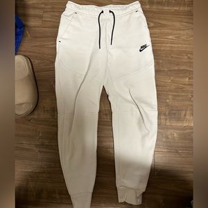 (SOLD) Men’s Old Season White Nike Tech Fleece Joggers (SIZE Small) ~ Used